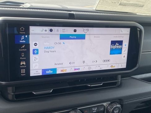 New 2025 Jeep Gladiator Sport image 21