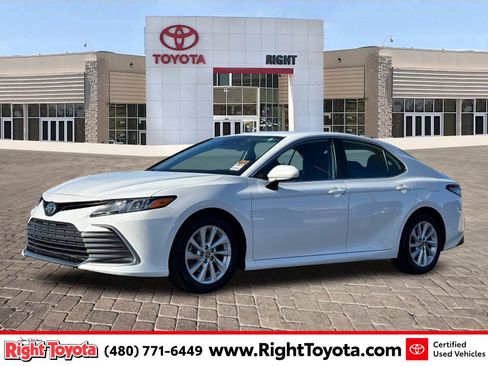Certified 2022 Toyota Camry LE image 1