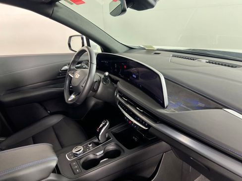 Used 2024 Cadillac XT4 Sport image 32