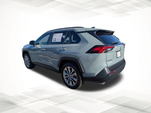 Used 2021 Toyota RAV4 XLE Premium image 5