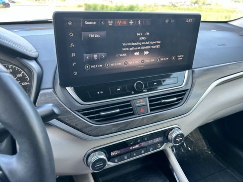 Used 2023 Nissan Altima 2.5 SL FWD image 16