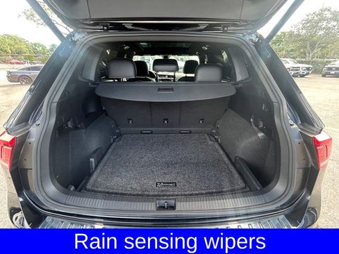 Used 2023 Volkswagen Tiguan SEL R-Line image 32