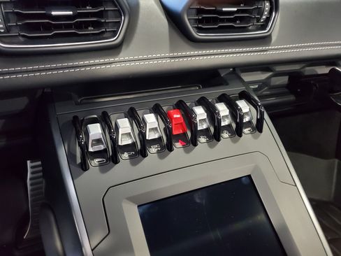 Used 2021 Lamborghini Huracan EVO image 34