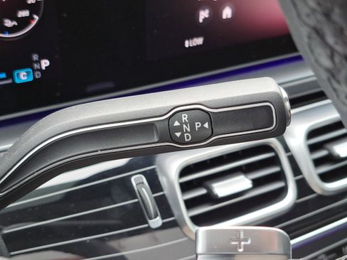Used 2025 Mercedes-Benz GLS 450 4MATIC image 23