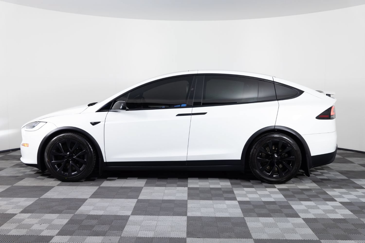 Used 2023 Tesla Model X AWD/4WD image 3