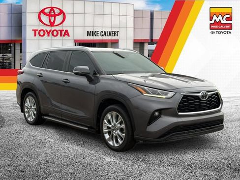 Used 2023 Toyota Highlander Limited FWD image 7