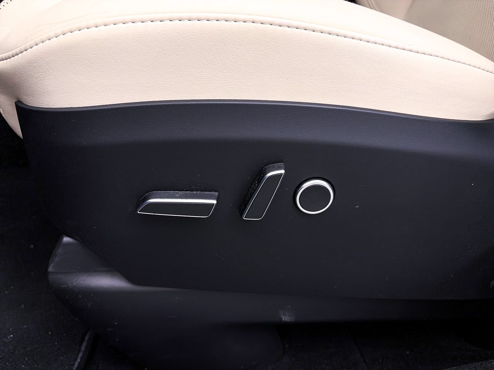Used 2023 Tesla Model X AWD/4WD image 18