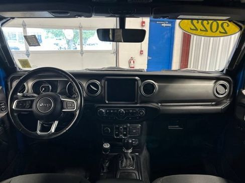 Used 2022 Jeep Wrangler Unlimited Sahara w/ Dual Top Group AWD/4WD image 15