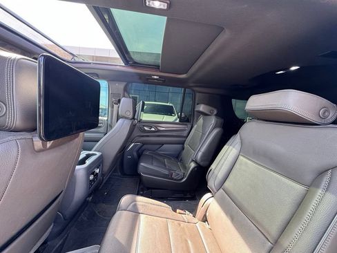 Used 2021 GMC Yukon XL Denali w/ Denali Ultimate Package AWD/4WD image 3