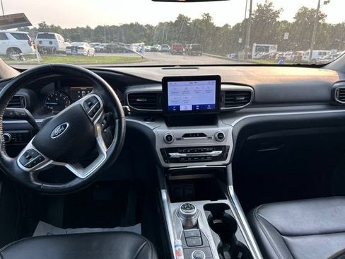 Used 2023 Ford Explorer XLT w/ Equipment Group 202A AWD/4WD image 5