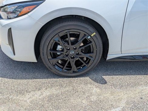 New 2025 Nissan Sentra SR w/ Midnight Edition image 10