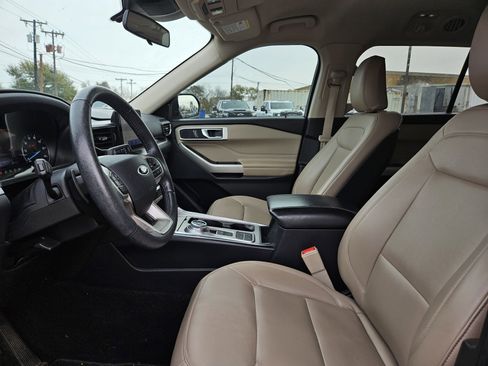 Used 2020 Ford Explorer XLT w/ Equipment Group 202A image 11