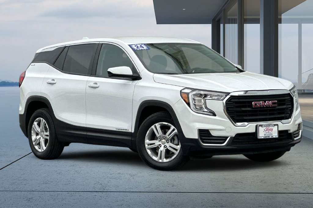 Used 2024 GMC Terrain SLE FWD image 2