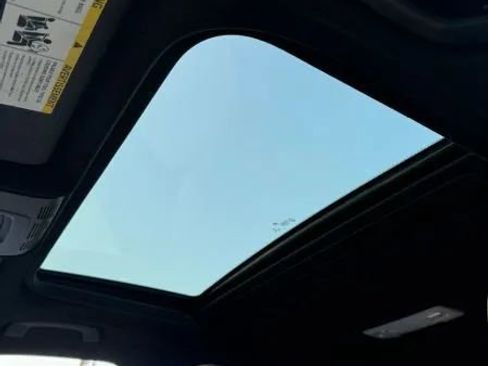 Used 2018 BMW 330i Sedan w/ Convenience Package image 26