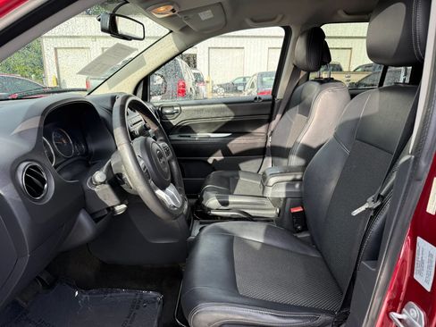 Used 2017 Jeep Compass Latitude AWD/4WD image 2