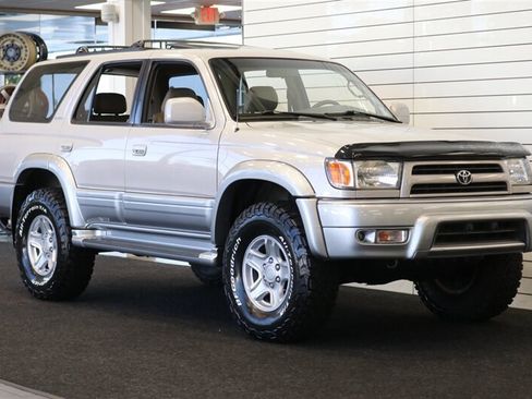 Used 2000 Toyota 4Runner Limited AWD/4WD image 2