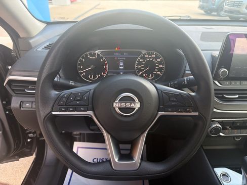 Used 2024 Nissan Altima 2.5 SV FWD image 15
