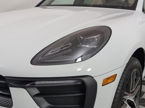Certified 2025 Porsche Macan image 13