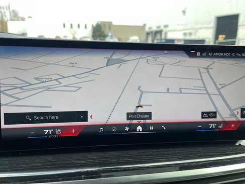 Used 2025 BMW X7 M60i image 18