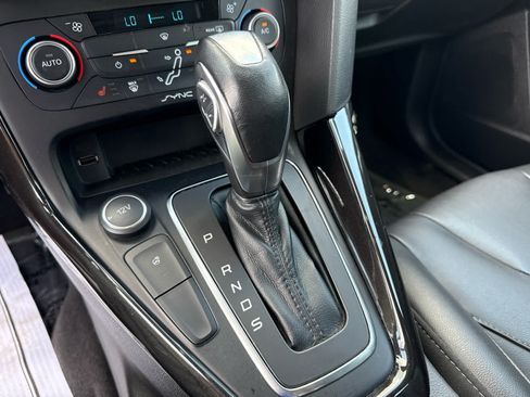 Used 2018 Ford Focus Titanium w/ Titanium Technology Package FWD image 19