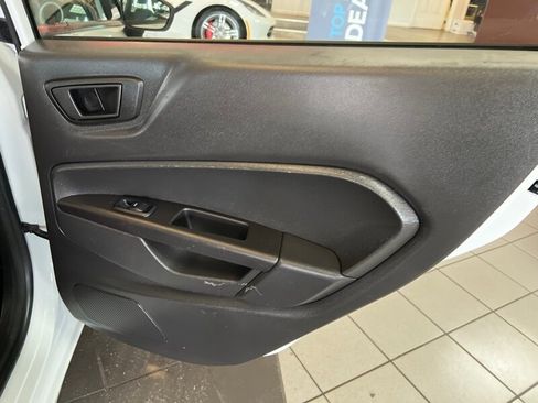 Used 2018 Ford Fiesta SE image 26