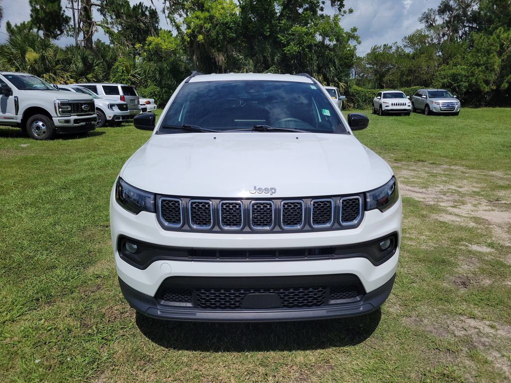 Used 2024 Jeep Compass Latitude w/ Altitude Special Edition AWD/4WD image 6