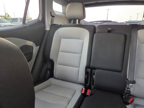Used 2024 GMC Terrain SLE AWD/4WD image 12