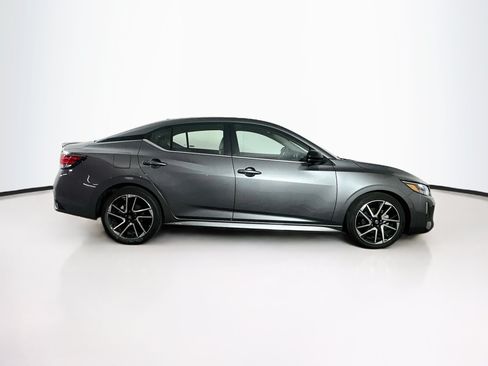 Used 2025 Nissan Sentra SR w/ SR Premium Package FWD image 10