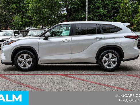 Used 2024 Toyota Highlander LE FWD image 10