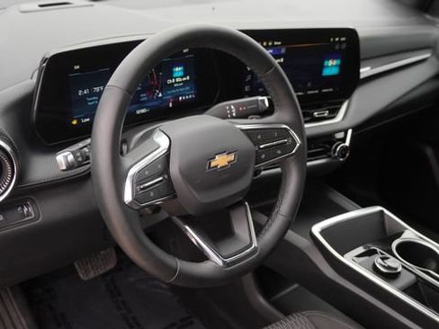 Used 2026 Chevrolet Equinox LT image 19