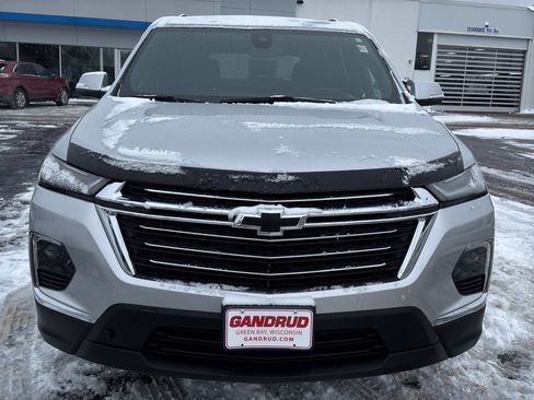 Used 2022 Chevrolet Traverse LT image 3