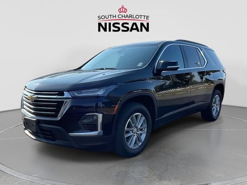 Used 2023 Chevrolet Traverse LT FWD image 3