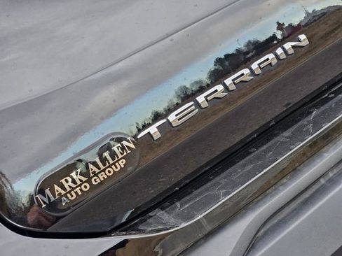 Used 2024 GMC Terrain SLE image 11