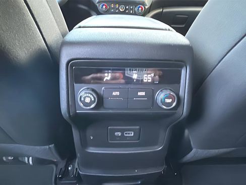 Used 2023 GMC Acadia SLE image 22