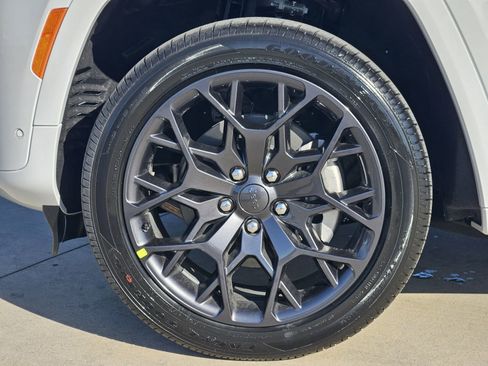 New 2026 Jeep Grand Cherokee L Summit image 12