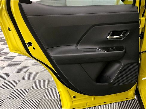 New 2026 Nissan Kicks SR w/ Cold Weather Package FWD image 31