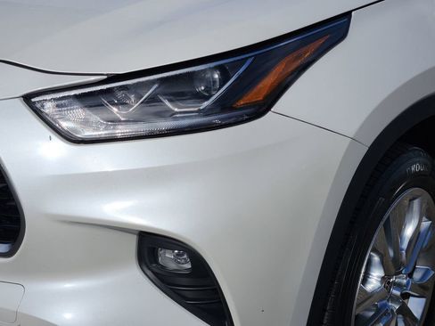 Used 2020 Toyota Highlander Limited image 8