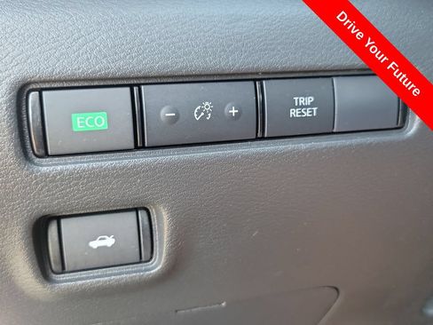 Used 2025 Nissan Sentra SV FWD image 14