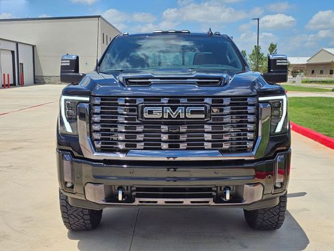 Used 2024 GMC Sierra 3500 Denali Ultimate AWD/4WD image 9