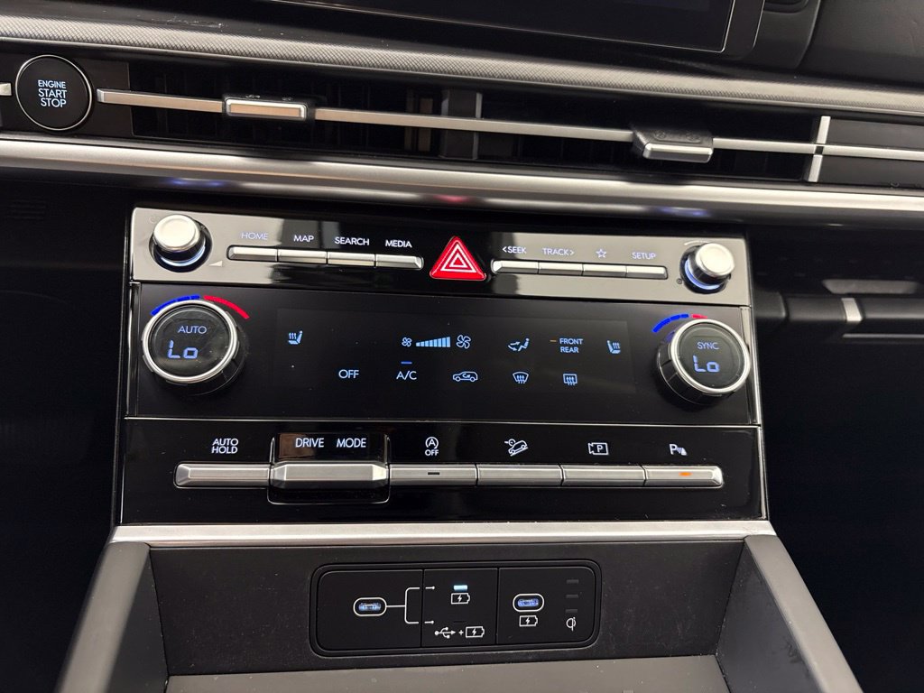 Used 2025 Hyundai Santa Fe SEL FWD image 33