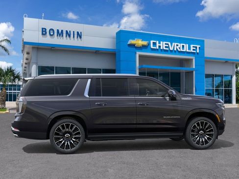 New 2026 Chevrolet Suburban High Country AWD/4WD image 6