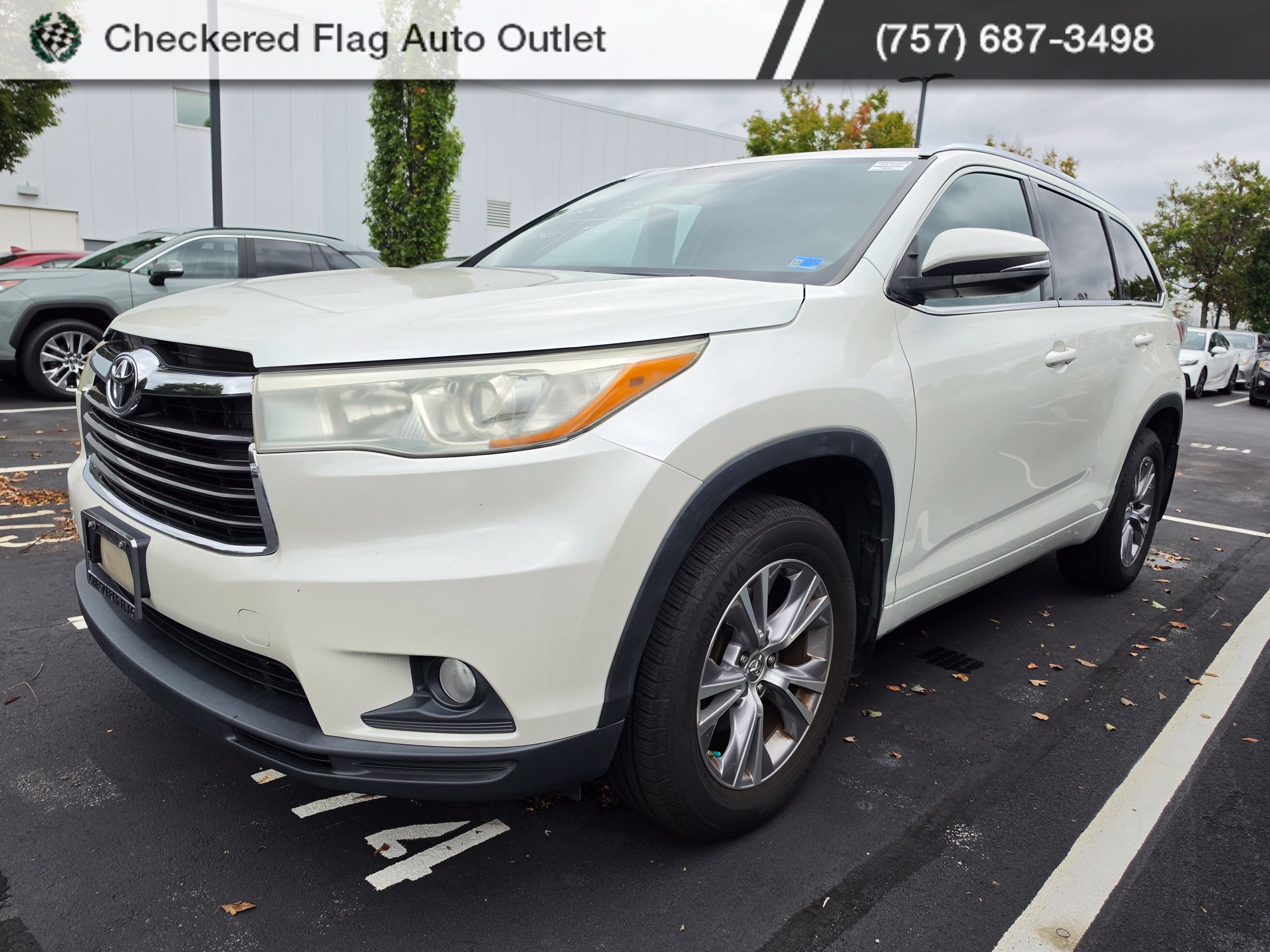 Used 2015 Toyota Highlander XLE AWD/4WD image 1