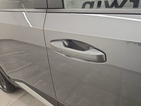 Used 2025 Nissan Kicks SR AWD/4WD image 8