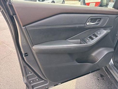 Used 2023 Nissan Rogue SV w/ SV Premium Package image 11