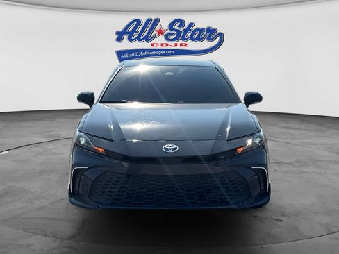 Used 2025 Toyota Camry SE FWD image 2
