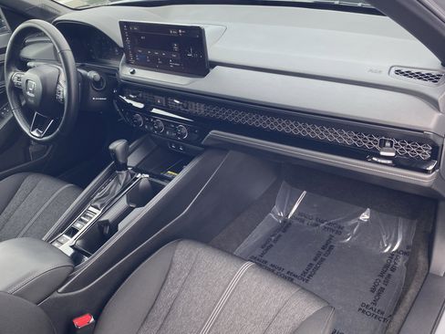 Used 2025 Honda Accord Sport image 10