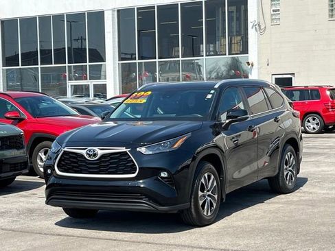 Used 2024 Toyota Highlander XLE image 5