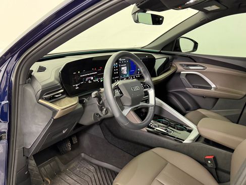 Certified 2025 Audi Q5 Premium w/ Convenience Package image 4