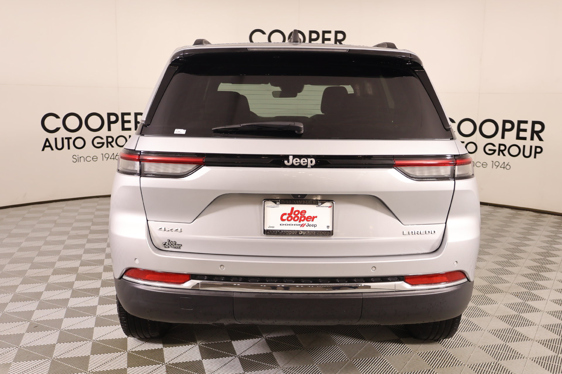 Used 2025 Jeep Grand Cherokee Laredo AWD/4WD image 20