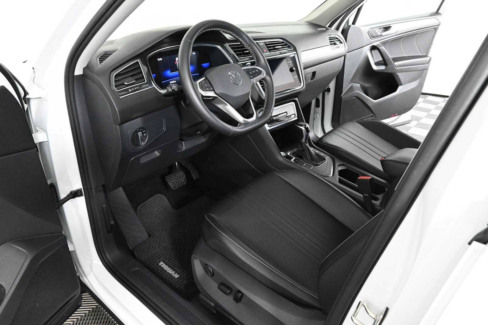 Certified 2022 Volkswagen Tiguan SE FWD image 16